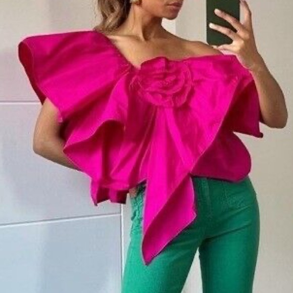 Zara Tops - Zara fuchsia ruffle rose top